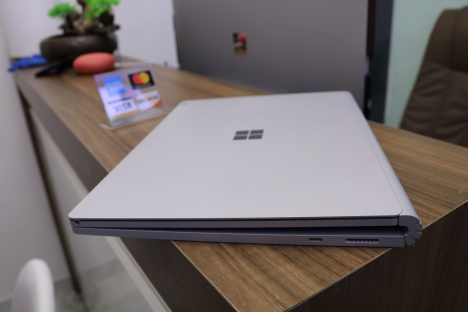 Surface Book 2 ( 13.5 inch ) ( i7/16GB/512GB ) 4